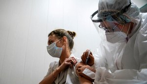Moscou inicia vacinação de trabalhadores na linha de frente contra a Covid neste sábado