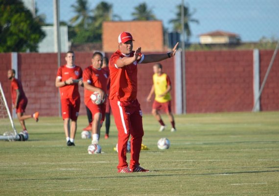Roberto Fernandes ganha mais opções no CRB