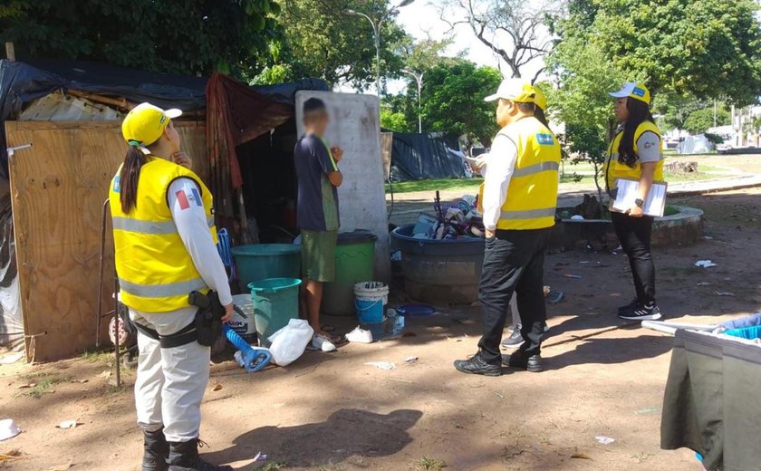 Grupo em situação de rua protestam na Praça Sinimbu após remoção para abrigos