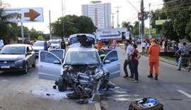Acidente envolvendo cinco veículos deixa feridos e trânsito parado na Menino Marcelo
