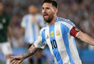 Figurinha de Messi é anunciada por R$3,6 mil e polêmica vem à tona