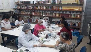 Saúde realiza ação com estudantes de escola no Jacintinho