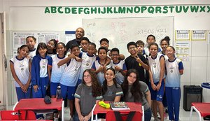 Educação que une: estudantes de escola particular preparam alunos de escola pública para o SAEB