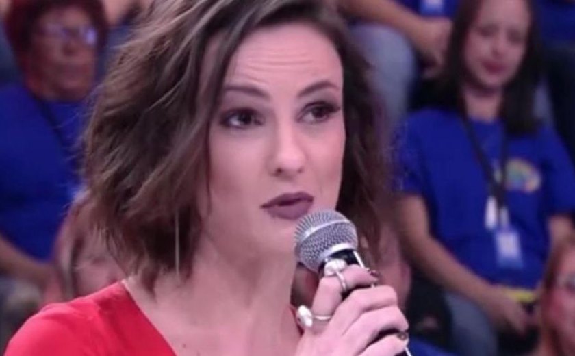 Carolina Kasting é humilhada, ao vivo, no Faustão e se revolta: 'Medíocres!'