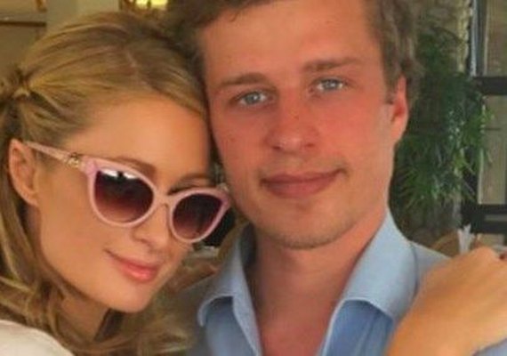 Irmão caçula de Paris Hilton é preso por roubo de carro em Los Angeles