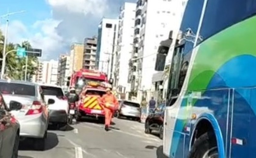 Princípio de incêndio atinge academia em prédio na Pajuçara