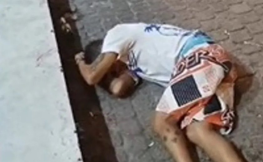 Homem de 30 anos é assassinado com quatro tiros em frente à Associação Comercial