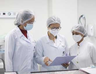 Projeto que prevê medidas de proteção a profissionais de saúde é discutido em 1º turno