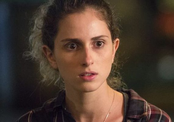 'A Força do Querer': Ivana volta a usar roupas de homem e prima se revolta