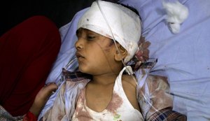 Ônibus escolar despenca de estrada em montanha na Índia e pelo menos 27 morrem