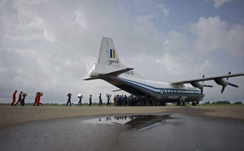 Em Mianmar, avião militar desaparece com mais de 100 pessoas a bordo