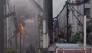 Incêndio em fiação elétrica assusta moradores no Benedito Bentes, em Maceió