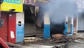 Vídeo: incêndio atinge mercadinho em Palmeira dos Índios