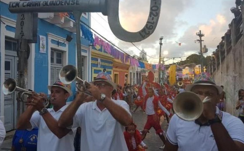 Abertura do carnaval em Olinda tem cortejo de agremiações mais antigas da cidade