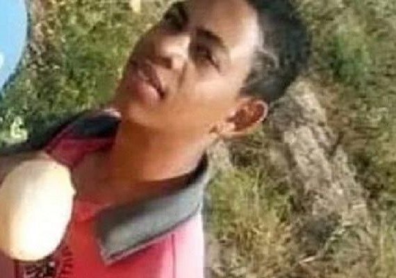 Dois são presos e três indiciados por assassinato de jovem em praça de Craíbas
