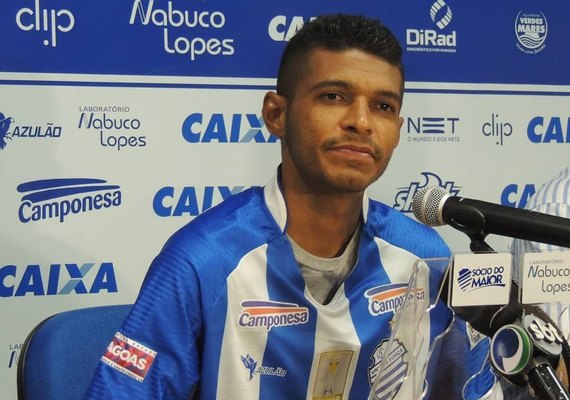 Volante Pio é apresentado e CSA ainda procura um atacante
