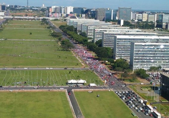 Protestos contra reforma tomam a Esplanada, no Distrito Federal