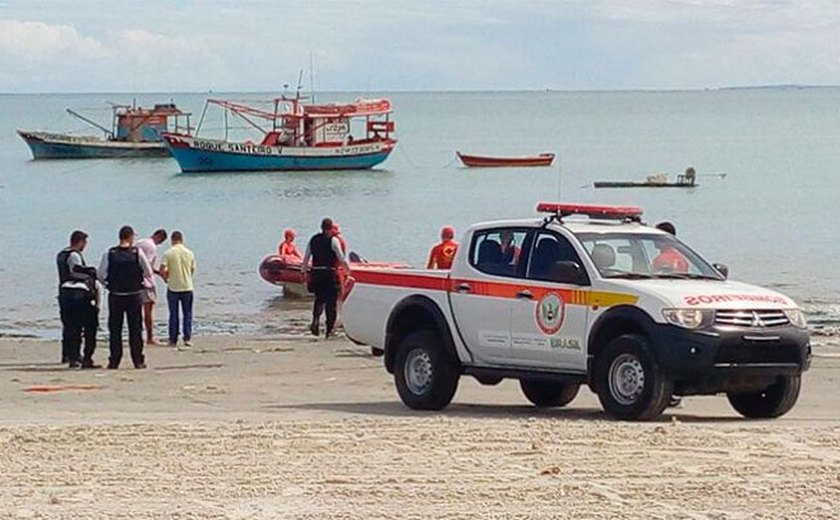 Bateria de torre telefônica é encontrada em embarcação no bairro de Jaraguá