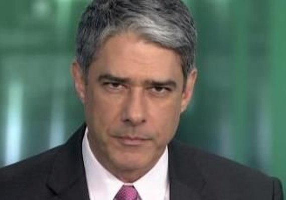 William Bonner trabalha de cadeira de rodas e gera mal estar na Globo