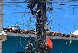 Corte de cabos de internet deixa milhares de moradores sem conexão no Vergel do Lago