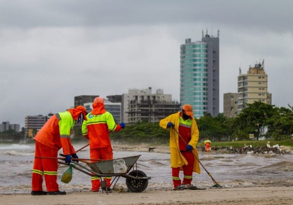 Desenvolvimento Sustentável intensifica serviços de limpeza na Praia da Avenida