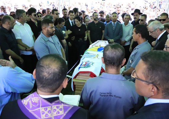 Autoridades prestaram a última homenagem a “Biu de Lira”