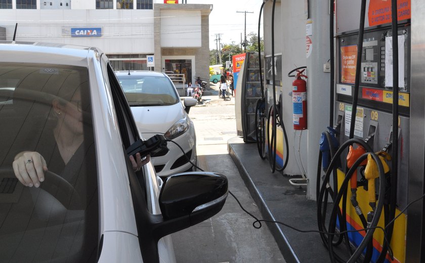 Alagoas é o estado que mais reduziu o preço da gasolina no Brasil