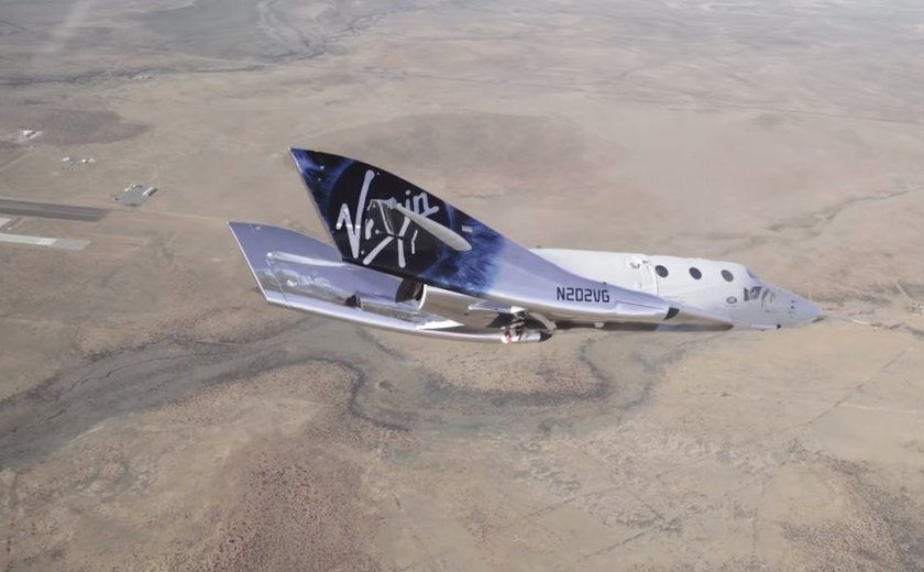 Espaçonave da Virgin Galactic conclui seu primeiro voo com sucesso