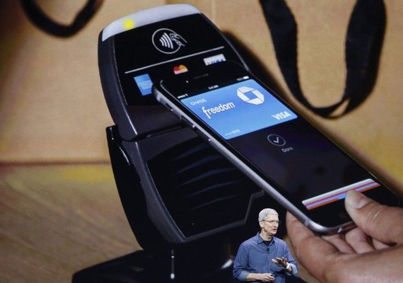 Apple negocia lançar serviço de transferência de dinheiro, diz site