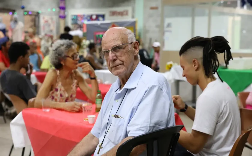 Júlio Lancelotti promove almoço de natal para moradores de rua em SP