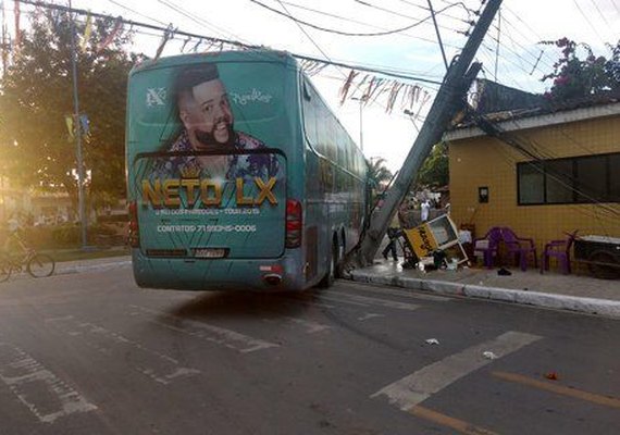 Cantores escapam ilesos de acidente com ônibus em Matriz de Camaragibe