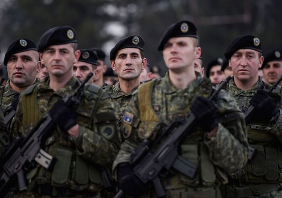 Kosovo anuncia criação de Exército e aumenta tensão com a Sérvia