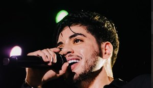 Thiago Freitas encerra São João de Arapiraca com show memorável e declaração de amor a Alagoas