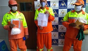 Crianças homenageiam garis de Maceió por trabalho durante pandemia