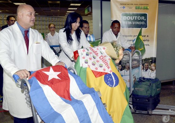 Após impasse, 131 médicos cubanos devem deixar estado de Alagoas