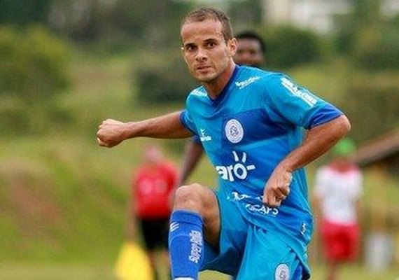 Aos 32 anos, meia alagoano Morais elege parceiro ideal da carreira