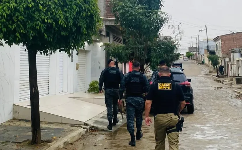 Pai e filha estão entre presos na Operação Babet, que investiga fraude em concurso da Guarda de Rio Largo