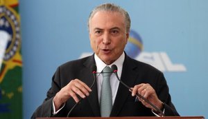 Temer passa por cirurgia na próstata e permanece internado em SP