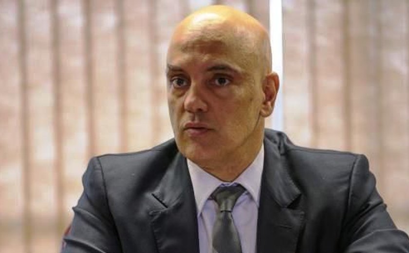 Aécio Neves informa desfiliação de Alexandre de Moraes do PSDB