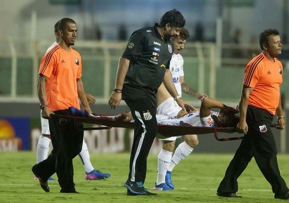 Léo Cittadini tem fissura no joelho e desfalca Santos por três semanas