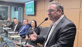 Prefeito Luciano parabeniza o médico Ulisses Pereira pelo título de Cidadão Honorário de Arapiraca