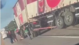 Homem morre atropelado por carreta na BR-101, em Junqueiro