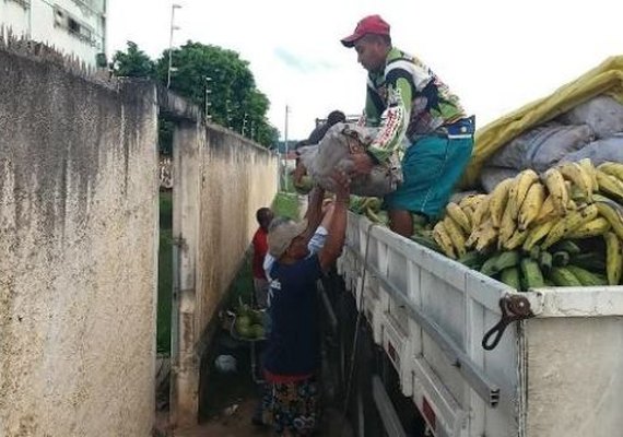 Famílias desabrigadas de Marechal Deodoro recebem 15 toneladas de alimentos