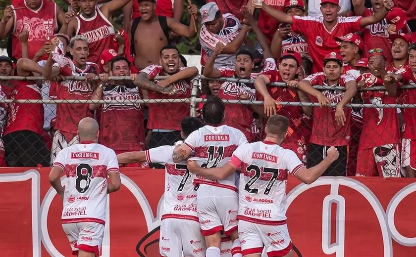 CRB vence novamente e se isola no topo do campeonato