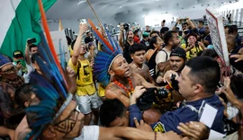 COP30: manifestantes confrontam segurança para entrar em área restrita