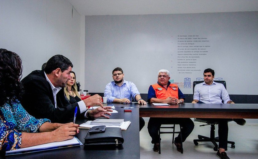 Prefeito de Maceió recebe comissão de moradores do bairro do Pinheiro
