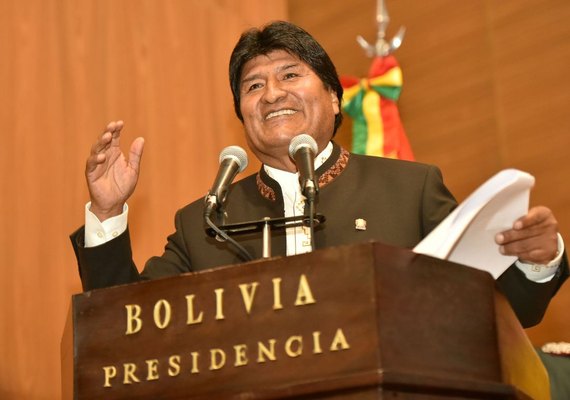 Evo Morales é reeleito na Bolívia no primeiro turno, indica apuração oficial