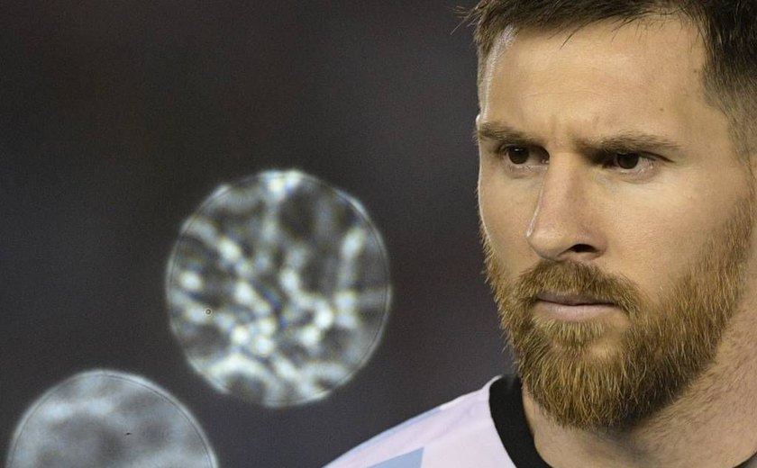 Messi é suspenso e só volta à Argentina na última rodada das Eliminatórias