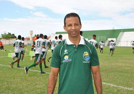 Sérgio Araújo chega a Coruripe e inicia trabalhos com elenco do Hulk