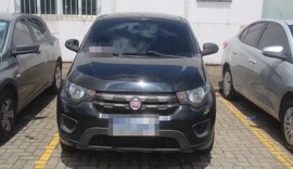 Perícia criminal coleta provas em veículo envolvido em atentado no Tabuleiro do Martins